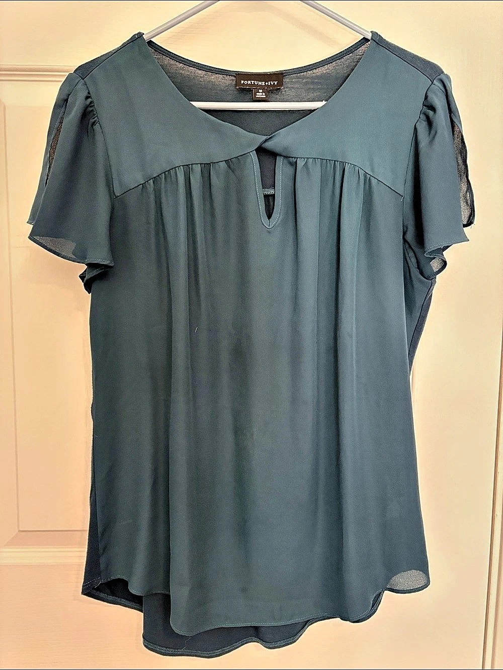 Fortune+Ivy Women's Flutter Sleeve Blouse in Blue Size Medium Like New
